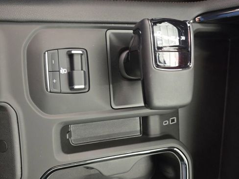 Used 2025 GMC Sierra 1500 AT4 w/ AT4 Premium Package image 42