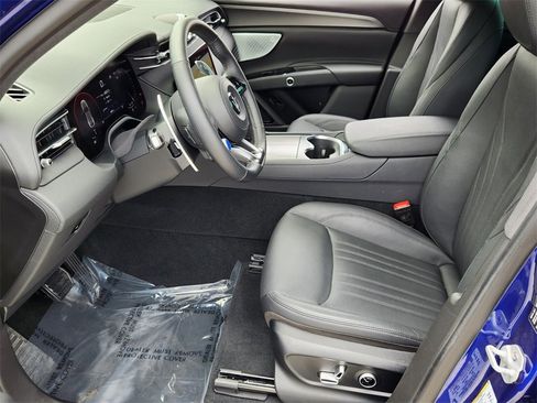 New 2024 Maserati Grecale GT image 6