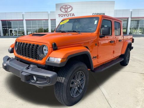 Used 2025 Jeep Gladiator Sport AWD/4WD image 7