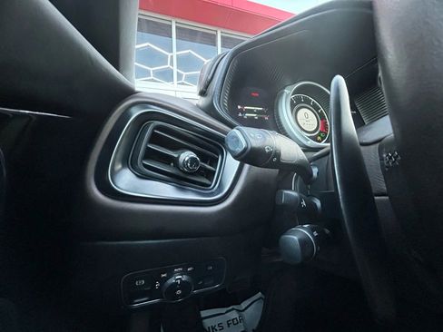 Used 2020 Aston Martin DB11 Coupe image 13