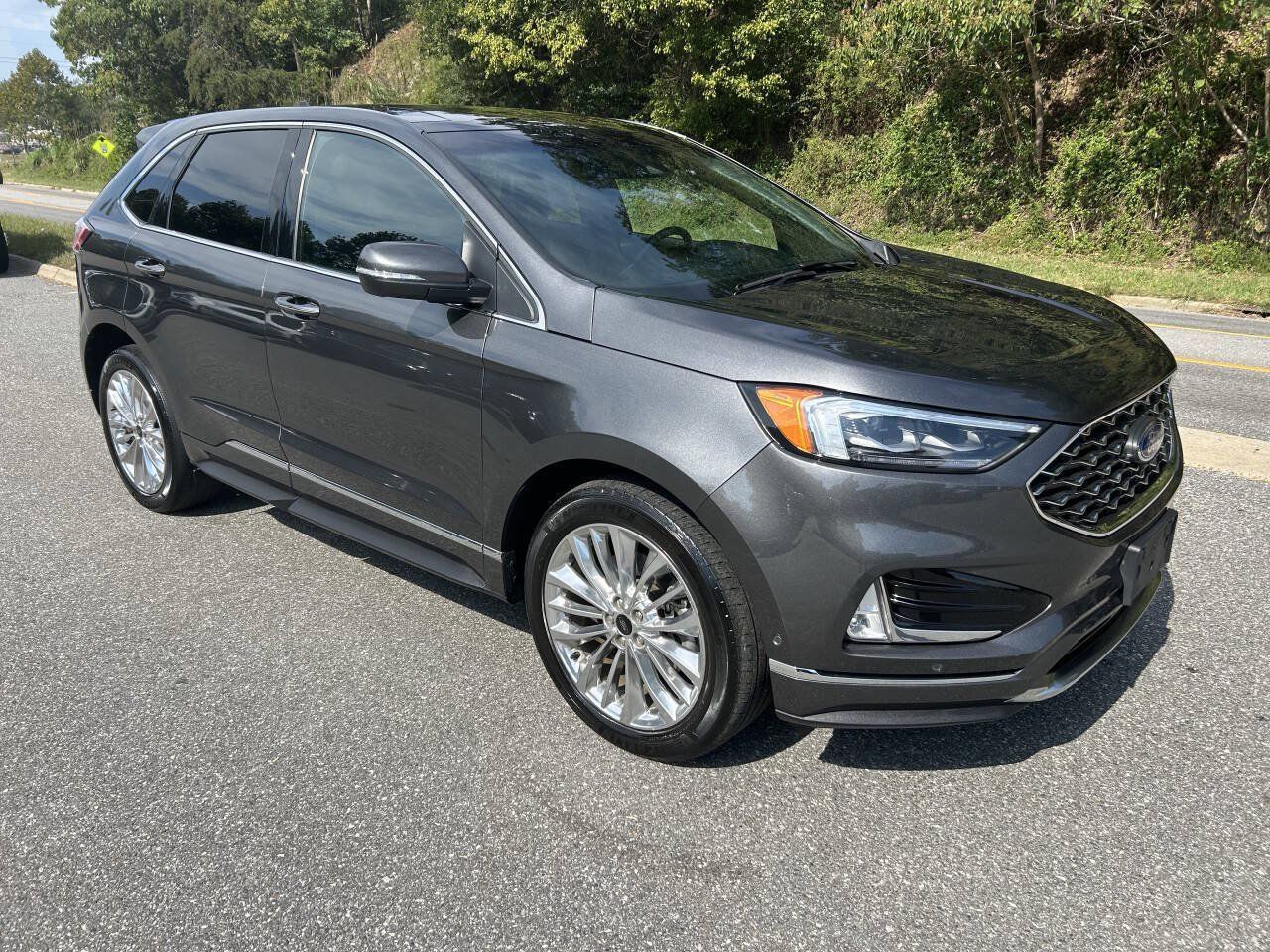 Used 2020 Ford Edge Titanium w/ Equipment Group 301A AWD/4WD image 11