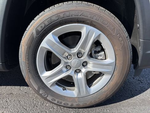 Used 2023 Jeep Compass Latitude w/ Convenience Group image 21