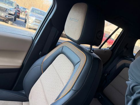 Used 2025 Chevrolet Equinox ACTIV w/ Safety and Technology Package image 24