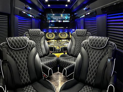 Used 2024 Mercedes-Benz Sprinter 3500 image 36