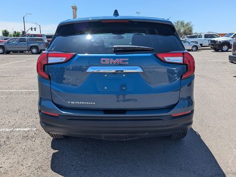 Used 2024 GMC Terrain SLE FWD image 4