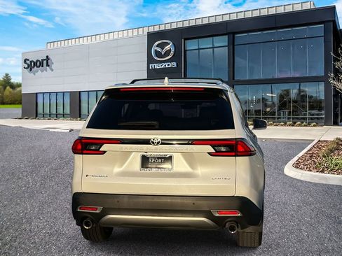 Used 2024 Toyota Grand Highlander AWD Hybrid image 4