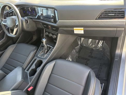 Used 2024 Volkswagen Jetta SE image 10