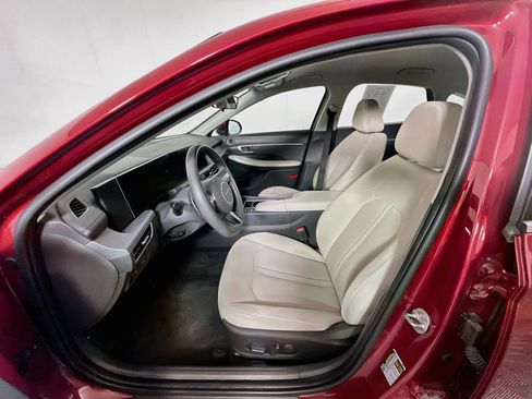 Used 2025 Hyundai Sonata SEL FWD image 13