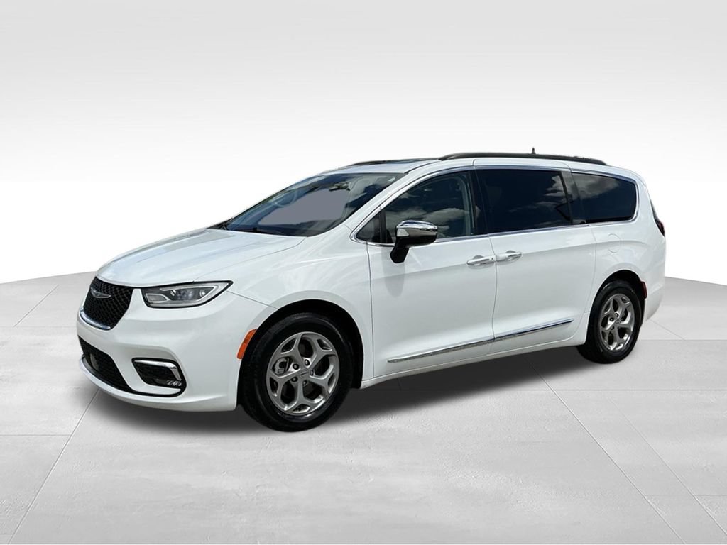 Used 2023 Chrysler Pacifica Limited FWD image 2