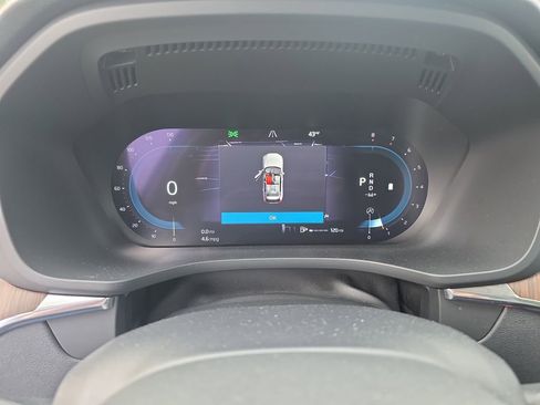 Certified 2022 Volvo XC60 B5 Momentum w/ Climate Package image 25