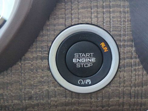 Used 2019 RAM 1500 Laramie Longhorn image 17