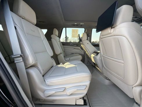 Certified 2024 Cadillac Escalade Sport Platinum w/ LPO, ONYX Package image 33