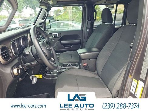 Used 2018 Jeep Wrangler Unlimited Sport S AWD/4WD image 3