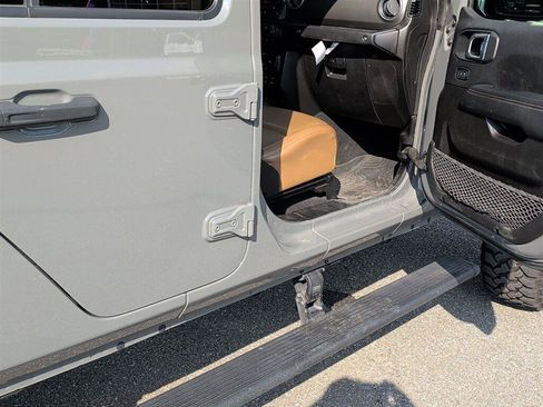 Used 2022 Jeep Gladiator Rubicon w/ LED Lighting Group AWD/4WD image 11