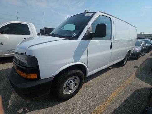 Used 2018 Chevrolet Express 2500 RWD image 1