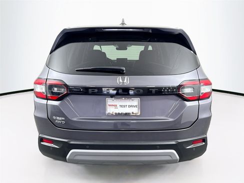 Used 2025 Honda Pilot EX-L image 11