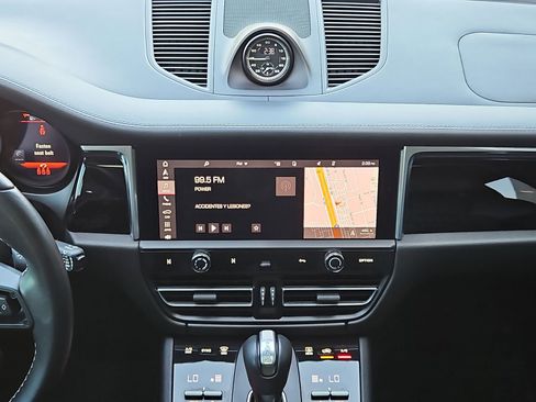 Used 2024 Porsche Macan image 15