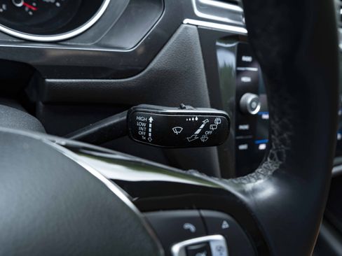 Used 2018 Volkswagen Tiguan SE image 24