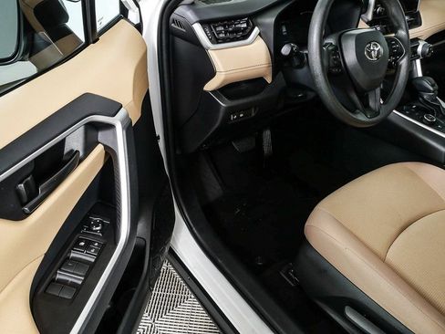 Used 2024 Toyota RAV4 LE image 7