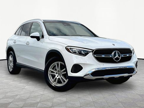 Used 2025 Mercedes-Benz GLC 300 4MATIC image 3
