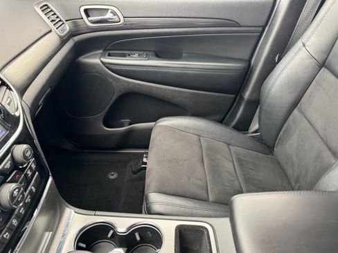 Used 2020 Jeep Grand Cherokee Altitude image 13