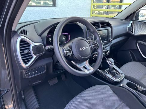 Used 2025 Kia Soul LX w/ LX Technology Package FWD image 28