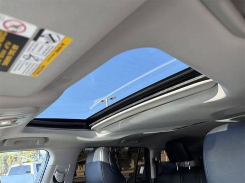 Used 2021 Toyota Highlander XLE image 11