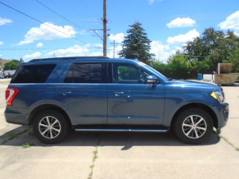Used 2019 Ford Expedition XLT w/ Equipment Group 202A AWD/4WD image 14