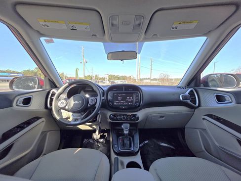 Used 2022 Kia Soul LX image 19