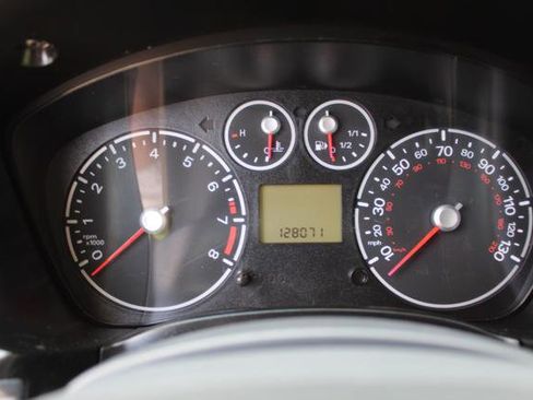 Used 2013 Ford Transit Connect XLT image 16