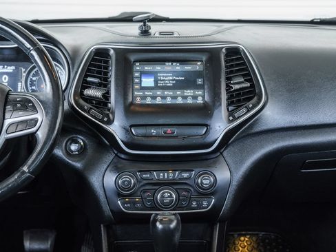 Used 2019 Jeep Cherokee Latitude Plus w/ Comfort/Convenience Group AWD/4WD image 43