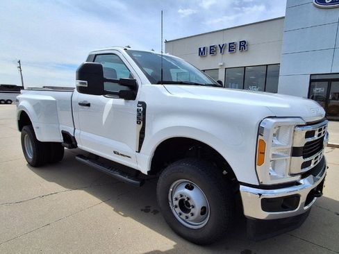Used 2023 Ford F350 XLT image 2
