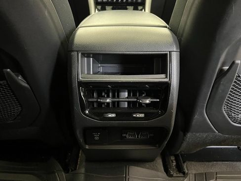 Used 2024 Jeep Grand Cherokee Altitude AWD/4WD image 9