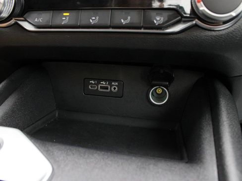 Used 2025 Nissan Altima 2.5 SV FWD image 37