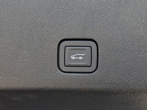 Certified 2025 Cadillac XT6 Premium Luxury w/ LPO, Floor Liner Package AWD/4WD image 29