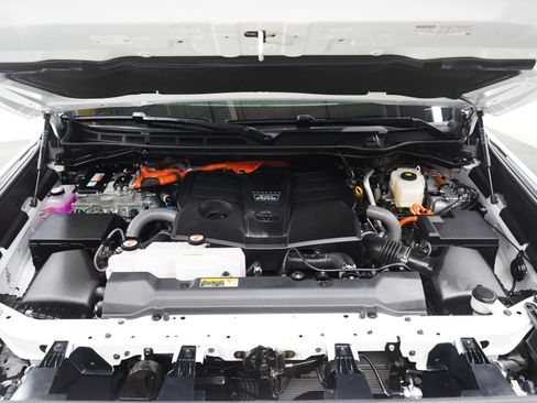 Used 2026 Toyota Sequoia Platinum AWD/4WD image 33