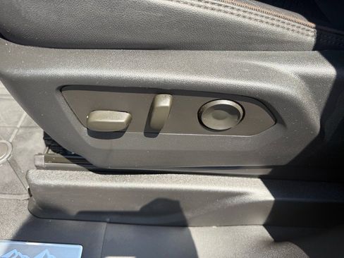 Used 2023 Chevrolet Tahoe High Country w/ Advanced Technology Package image 21