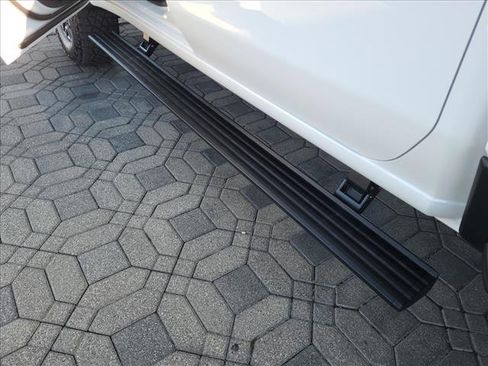 Used 2025 GMC Sierra 2500 AT4X image 9