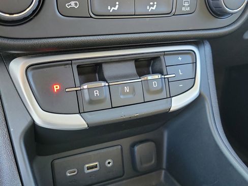 Used 2022 GMC Terrain SLE FWD image 25