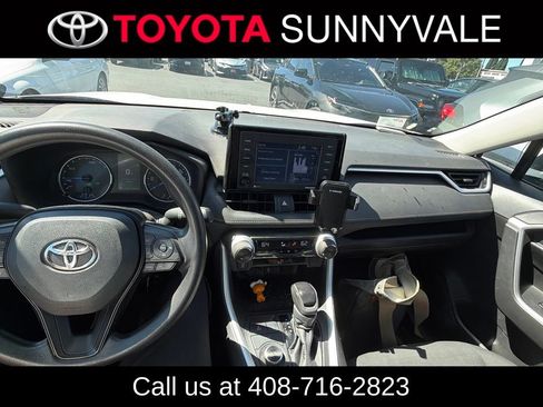 Used 2021 Toyota RAV4 LE AWD/4WD image 4