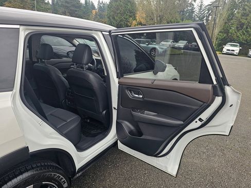 Used 2022 Nissan Rogue SL w/ SL Premium Package image 25