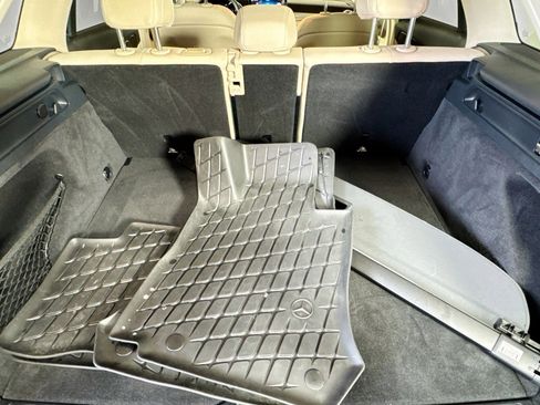 Used 2021 Mercedes-Benz GLC 300 4MATIC image 25