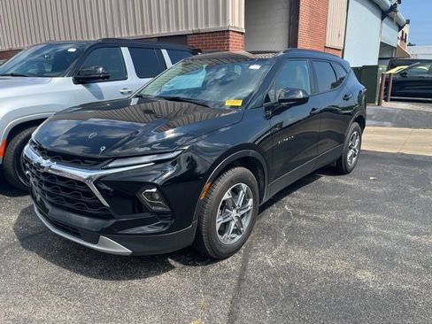 Used 2024 Chevrolet Blazer LT w/ Convenience Package FWD image 3