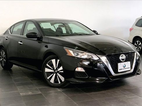 Used 2022 Nissan Altima 2.5 SV image 2