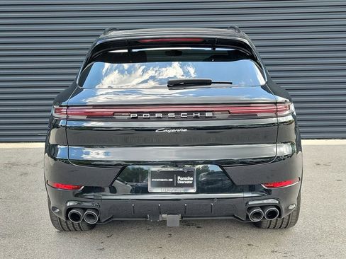 Certified 2025 Porsche Cayenne AWD/4WD image 6