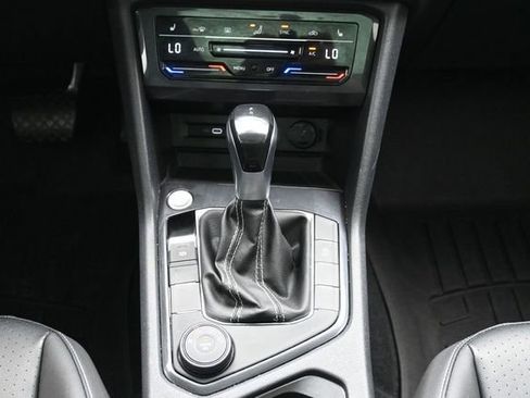 Used 2022 Volkswagen Tiguan SE AWD/4WD image 23