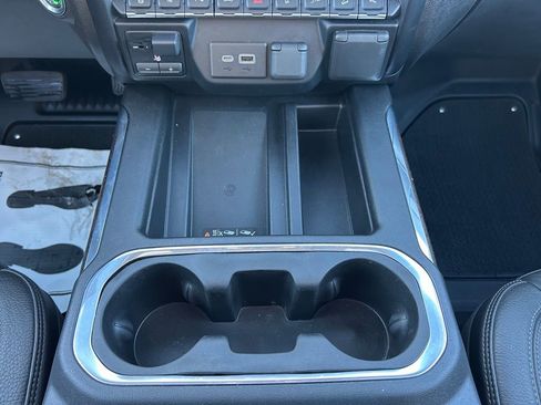 Used 2022 GMC Sierra 2500 Denali w/ Denali Black Diamond Edition image 8