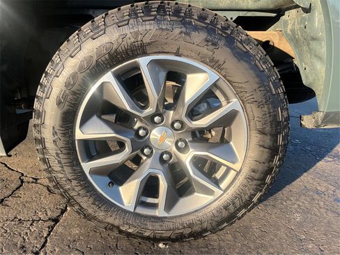 Used 2025 Chevrolet Silverado 1500 LT image 35