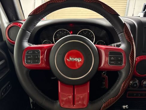 Used 2017 Jeep Wrangler Unlimited Rubicon w/ Connectivity Group image 13