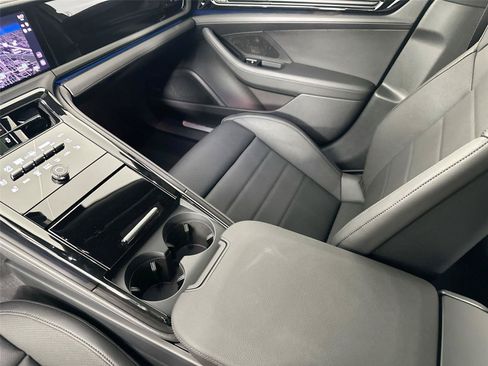 Certified 2026 Porsche Panamera image 30